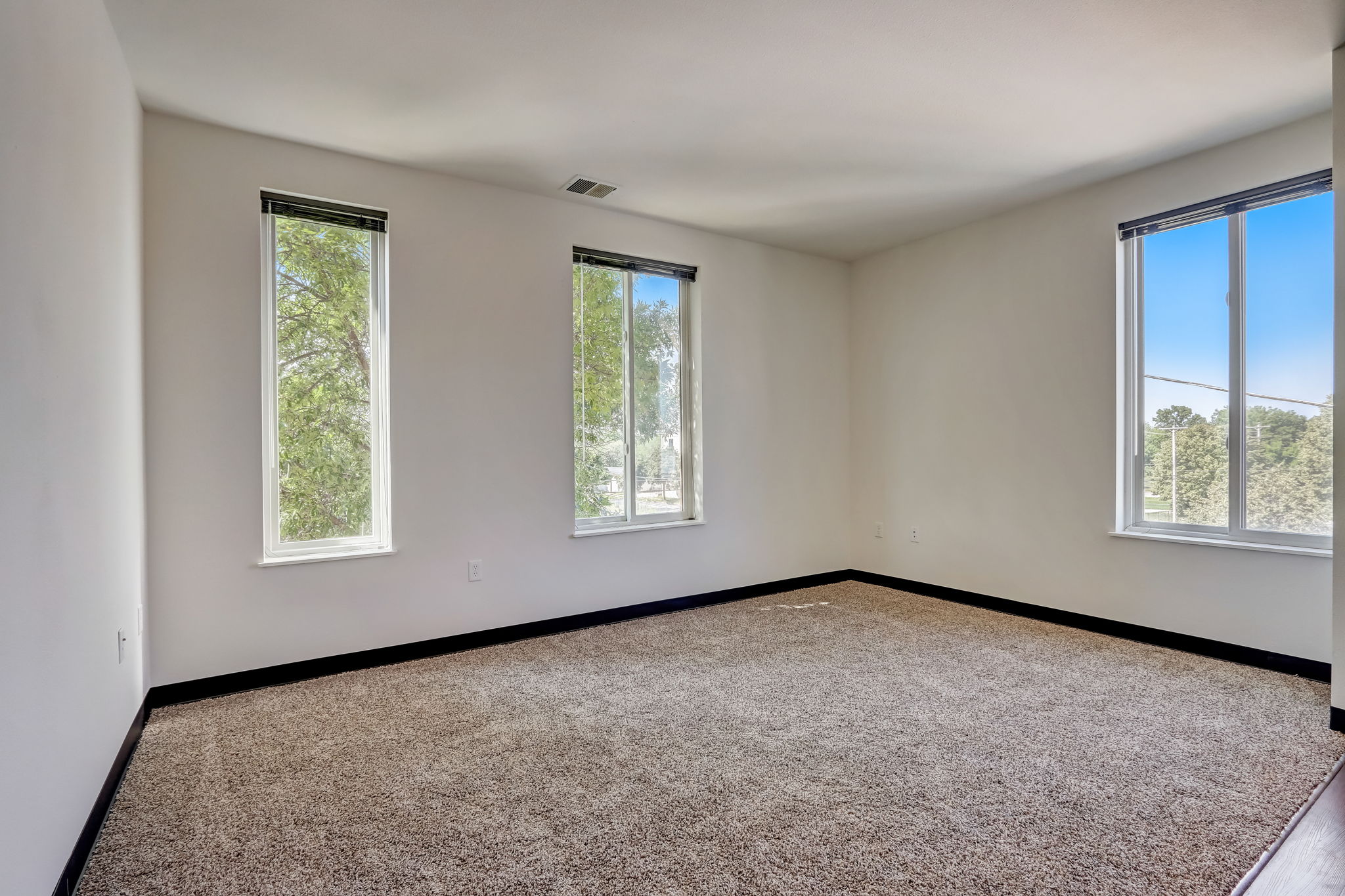 1486-web-or-mls-E Brown St 302-006.jpg